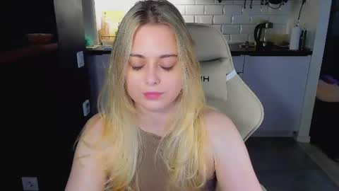Alice online show from 06-25-26, 10:53