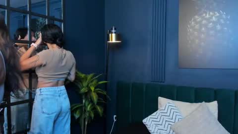 Alice and Asia online show from 11-04-25, 07:24