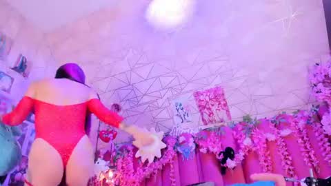 Snapshot of alicebenett_ chatting on 06-14-26, 10:01 online show from 06-14-26, 10:01
