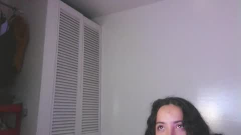 Snapshot of aliceclair_ chatting on 10-28-25, 06:17 aliceclair_ online show from 10-28-25, 06:17