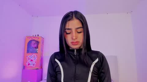 Snapshot of alicee_0 chatting on 09-18-25, 11:56 Alice online show from 09-18-25, 11:56