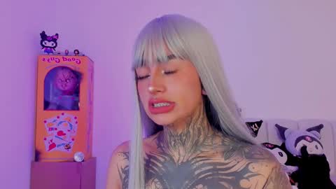 Snapshot of alicee_0 chatting on 10-26-25, 08:37 Alice online show from 10-26-25, 08:37