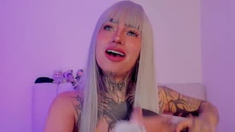 Snapshot of alicee_0 chatting on 11-17-25, 08:03 Alice online show from 11-17-25, 08:03