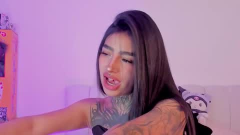 Snapshot of alicee_0 chatting on 11-24-25, 09:03 Alice online show from 11-24-25, 09:03