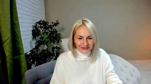 Snapshot of alicee__grace chatting on 12-01-24, 10:32 Alicee online show from 12-01-24, 10:32