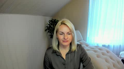 Snapshot of alicee__grace chatting on 12-17-24, 07:29 Alicee online show from 12-17-24, 07:29