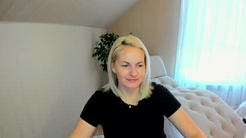 Snapshot of alicee__grace chatting on 12-21-24, 08:18 Alicee online show from 12-21-24, 08:18