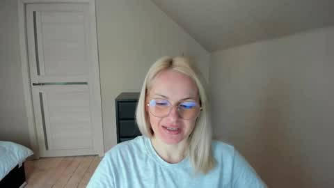 Snapshot of alicee__grace chatting on 02-15-25, 12:22 Alicee online show from 02-15-25, 12:22