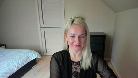 Snapshot of alicee__grace chatting on 10-21-25, 06:58 Alicee online show from 10-21-25, 06:58