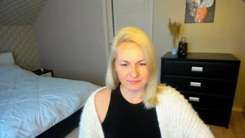 Snapshot of alicee__grace chatting on 11-27-25, 09:22 Alicee online show from 11-27-25, 09:22