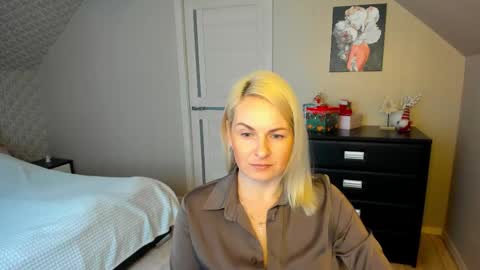Snapshot of alicee__grace chatting on 12-04-25, 09:18 Alicee online show from 12-04-25, 09:18