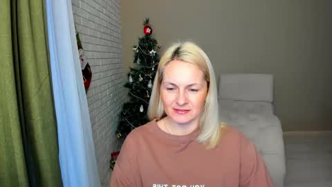 Snapshot of alicee__grace chatting on 12-17-25, 12:11 Alicee online show from 12-17-25, 12:11