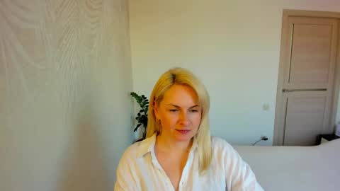 Alicee online show from 03-25-26, 12:33