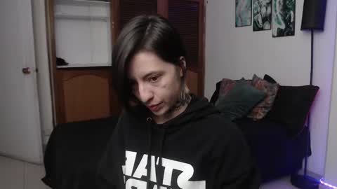 Snapshot of alicee_logan_ chatting on 11-18-25, 11:15 alicee_logan_ online show from 11-18-25, 11:15