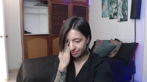 Snapshot of alicee_logan_ chatting on 11-21-25, 08:29 alicee_logan_ online show from 11-21-25, 08:29