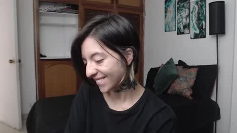 Snapshot of alicee_logan_ chatting on 11-23-25, 01:44 alicee_logan_ online show from 11-23-25, 01:44