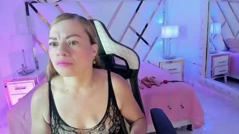 Snapshot of alicee_mature chatting on 05-17-26, 04:32 alicee online show from 05-17-26, 04:32
