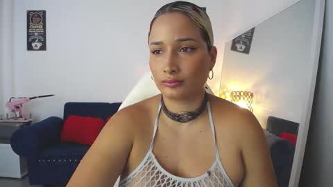 Snapshot of alicee_wild_ chatting on 12-17-25, 10:05 Alicia 1000 PM - 600 AM COLOMBIAN TIME online show from 12-17-25, 10:05