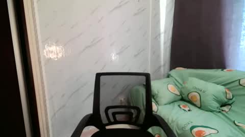 Snapshot of aliceehottie chatting on 09-14-25, 02:05 AliceeHottie online show from 09-14-25, 02:05