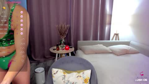 Snapshot of aliceevan chatting on 12-28-24, 04:30 Daniella online show from 12-28-24, 04:30