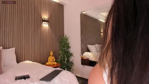 Snapshot of alicehanz_ chatting on 11-30-25, 04:05 Alice online show from 11-30-25, 04:05