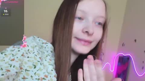 Snapshot of alicehariss chatting on 10-25-25, 03:36 Alie online show from 10-25-25, 03:36