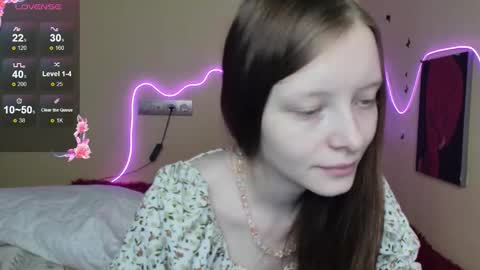 Snapshot of alicehariss chatting on 10-29-25, 03:42 Alie online show from 10-29-25, 03:42