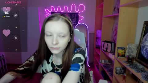 Snapshot of alicehariss chatting on 11-16-25, 03:12 Alie online show from 11-16-25, 03:12