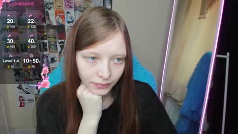 Snapshot of alicehariss chatting on 11-25-25, 07:19 Alie online show from 11-25-25, 07:19