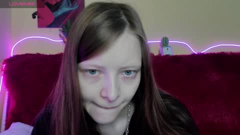 Snapshot of alicehariss chatting on 12-02-25, 06:19 Alie online show from 12-02-25, 06:19