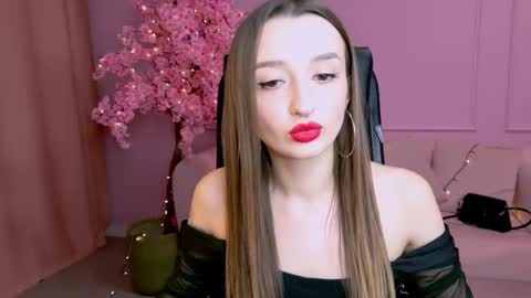 Snapshot of alicelidse chatting on 09-19-25, 01:12 Alice online show from 09-19-25, 01:12