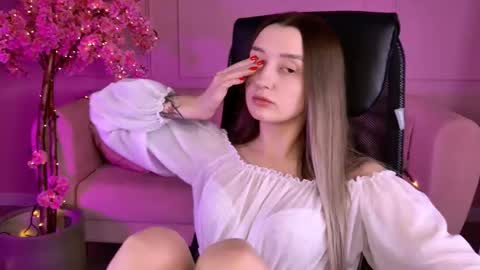 Snapshot of alicelidse chatting on 09-30-25, 01:38 Alice online show from 09-30-25, 01:38