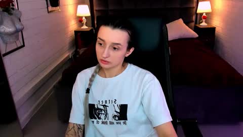 Snapshot of alicelidse chatting on 10-02-25, 01:07 Alice online show from 10-02-25, 01:07