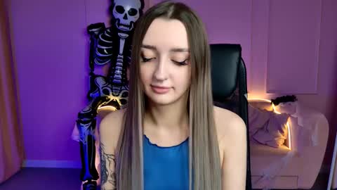 Snapshot of alicelidse chatting on 10-20-25, 01:11 Alice online show from 10-20-25, 01:11