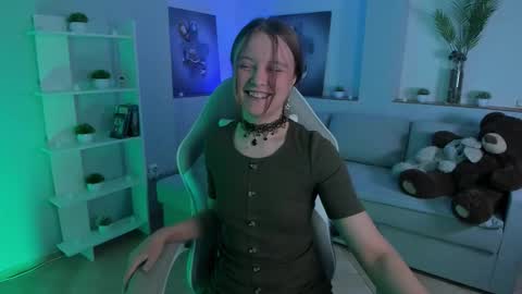 Alice online show from 11-11-25, 01:49