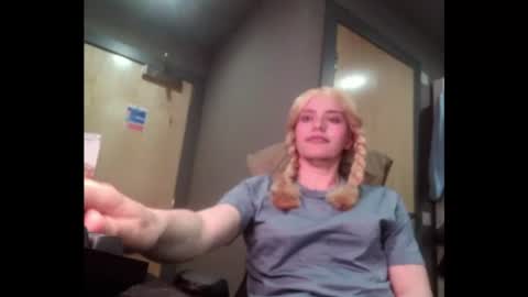 Snapshot of aliceporter1985 chatting on 06-16-26, 02:19 aliceporter1985 online show from 06-16-26, 02:19