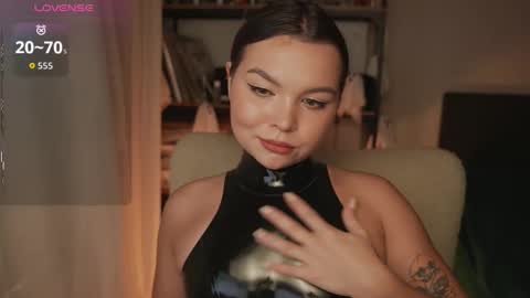 Snapshot of alicesweetlove chatting on 09-22-25, 03:30 Alice online show from 09-22-25, 03:30