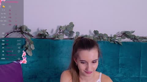 Snapshot of aliceweiss_ chatting on 12-06-24, 11:22 Alice online show from 12-06-24, 11:22