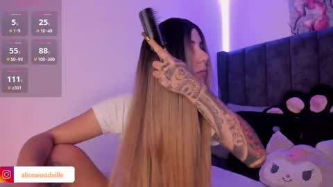Snapshot of alicewoodville chatting on 02-13-25, 03:46 Alice online show from 02-13-25, 03:46