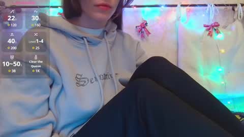 Snapshot of alicewoolfy chatting on 01-05-25, 09:14 AliceWoolfy online show from 01-05-25, 09:14