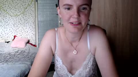 Snapshot of alicexbaby chatting on 06-19-26, 10:30 Alicexbaby online show from 06-19-26, 10:30