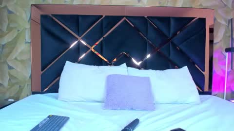 Snapshot of alicia_jerez1 chatting on 11-09-25, 04:44 Alice online show from 11-09-25, 04:44