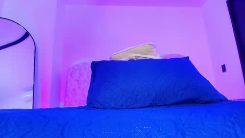 Alicia Kyse  online show from 11-20-25, 03:07