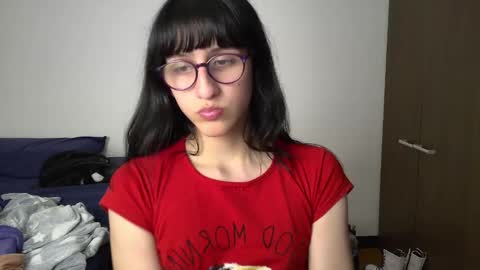 Snapshot of alicia_love29 chatting on 01-12-25, 03:17 Alice online show from 01-12-25, 03:17