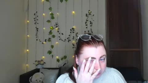 Alicia online show from 04-25-26, 01:41