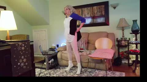 Alicia deHart  Help me reach 1000 Followers. Its FREE online show from 04-12-26, 08:25