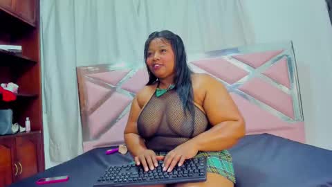 Snapshot of aliciadoex chatting on 11-11-25, 03:06 Alicia online show from 11-11-25, 03:06