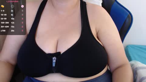 Snapshot of aliciaking_ chatting on 09-11-25, 07:47 of online show from 09-11-25, 07:47