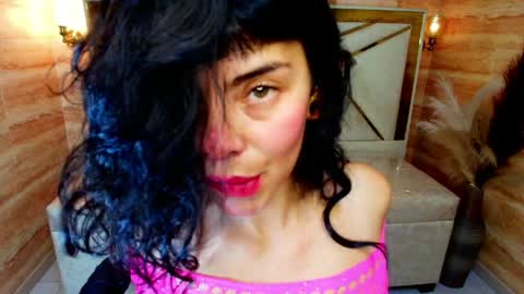 Snapshot of alie_martin_r chatting on 04-14-26, 08:48 Alie online show from 04-14-26, 08:48
