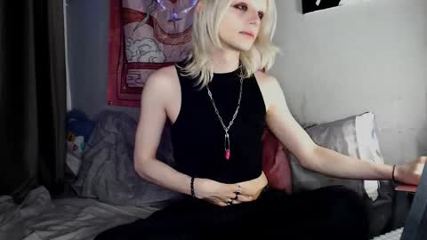 Alien Bella online show from 05-14-26, 11:55